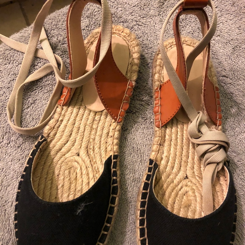 Flat shoes